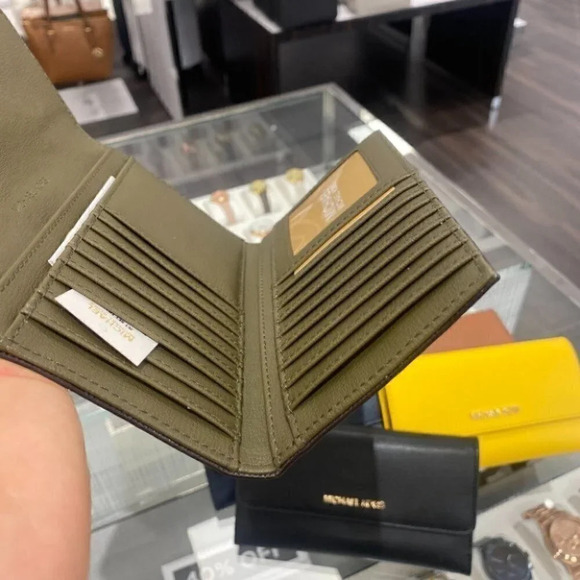 Travel Large Trifold wallet Leather 35H9GTVF3L - Picture 10 of 14